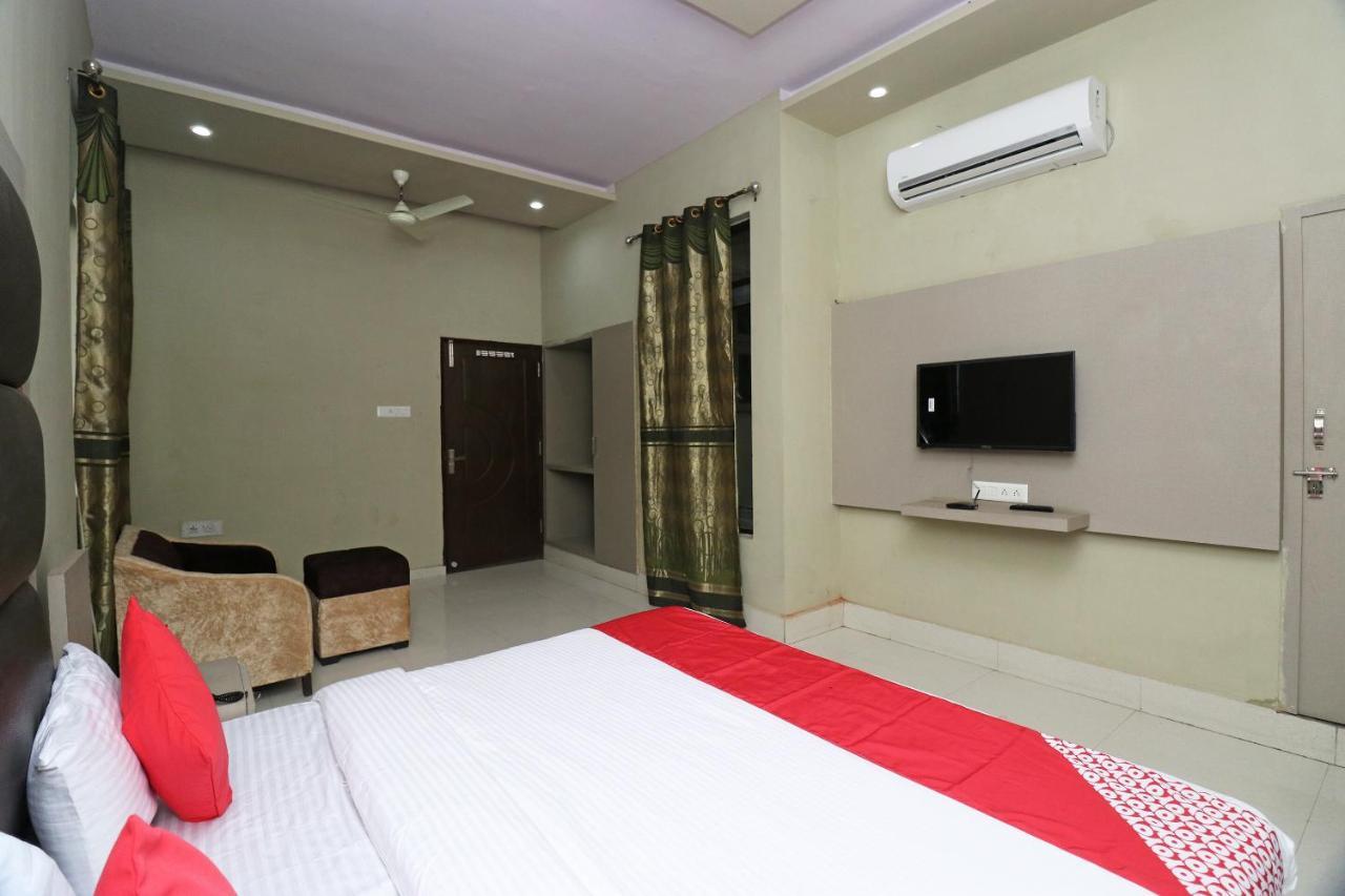 Oyo 19026 Hotel As Karnal Bagian luar foto