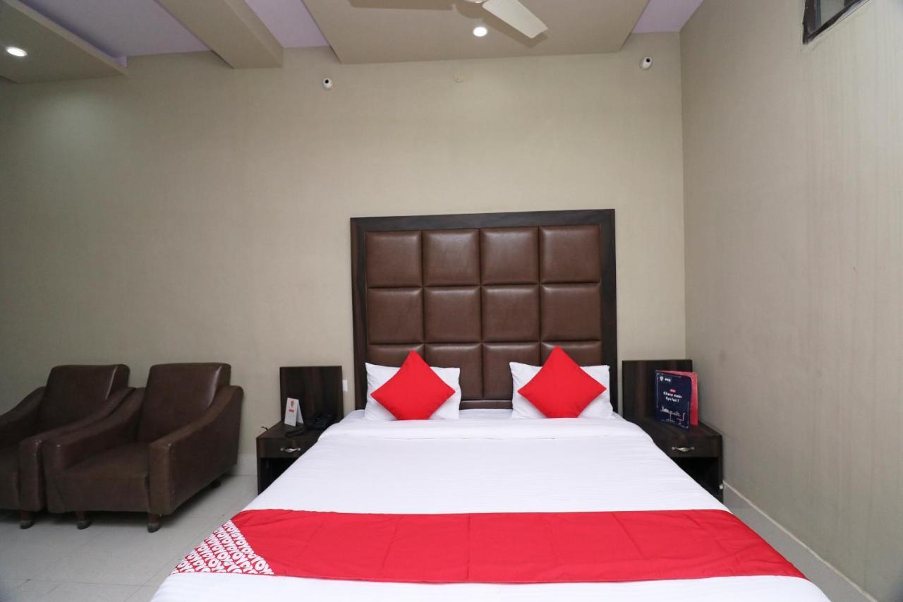 Oyo 19026 Hotel As Karnal Bagian luar foto